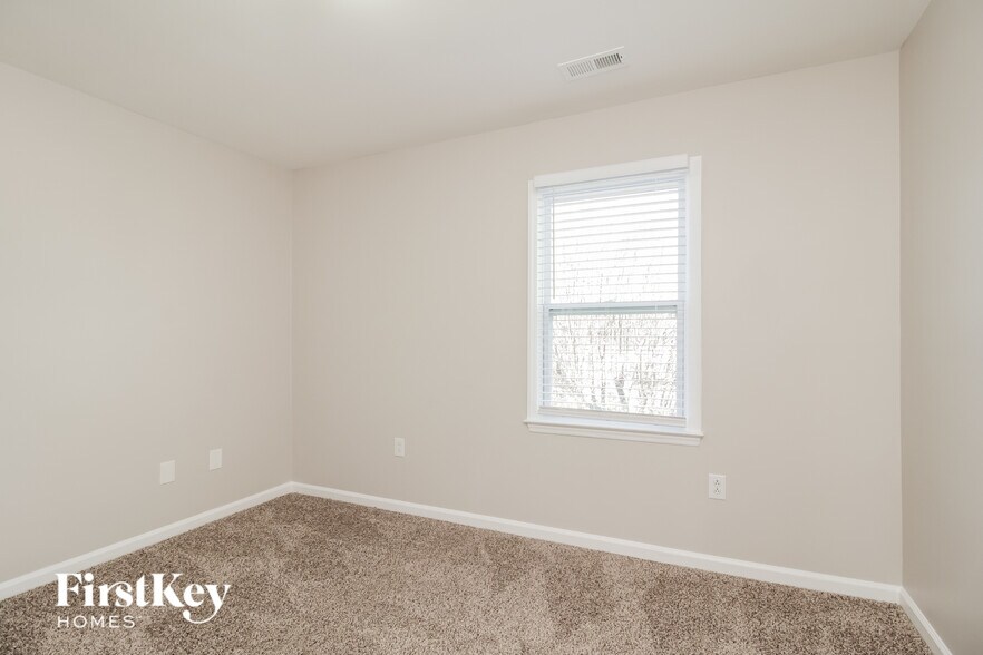 Building Photo - 6619 Hawksnest Dr