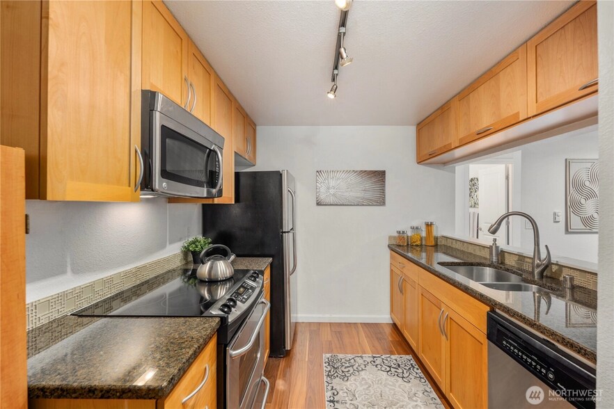 Building Photo - 3045 20th Ave W
