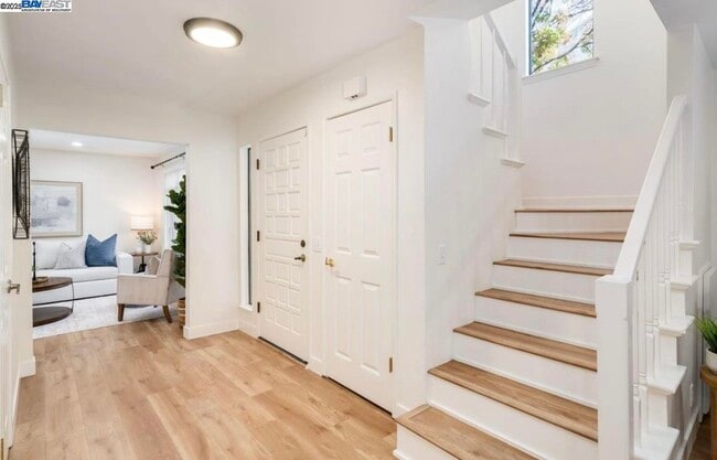 Building Photo - 725 Old Creek Rd