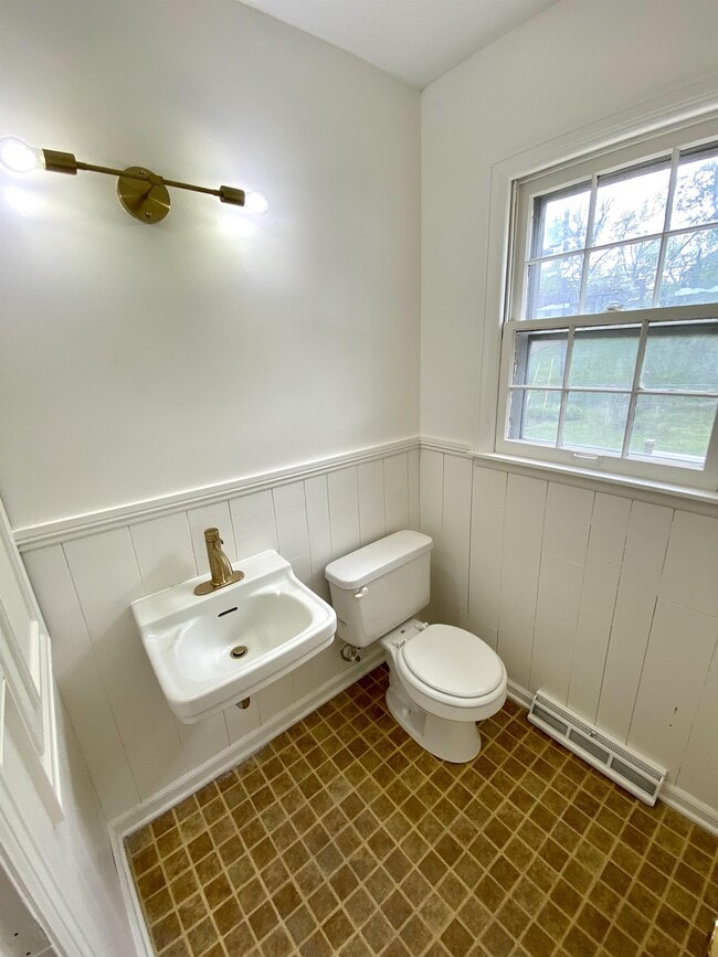 Building Photo - 9136 Switzer St