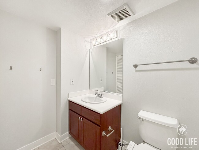 Building Photo - Stunning 2BD/2BA Condo in Little Italy W/ ...
