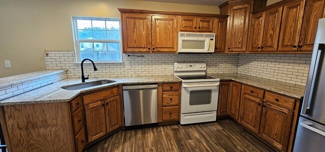 Building Photo - Charming 3 Bedroom, 2.5 Bath Home in Pike County!