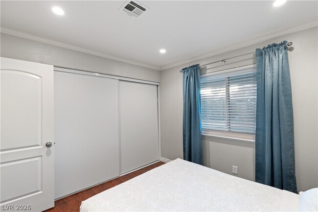 Building Photo - 375 Tierra St