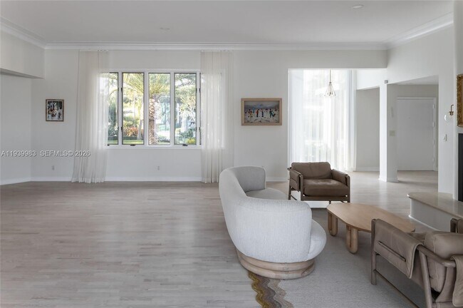 Building Photo - 950 S Southlake Dr