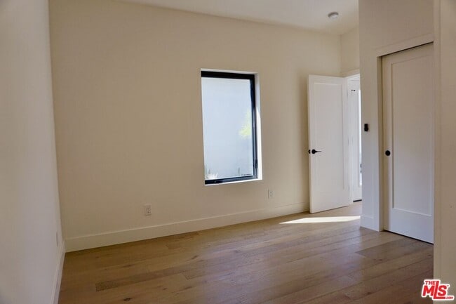 Building Photo - 2668 Greenfield Ave