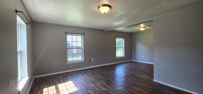 Building Photo - Cozy Corner Home with Backyard and Storage