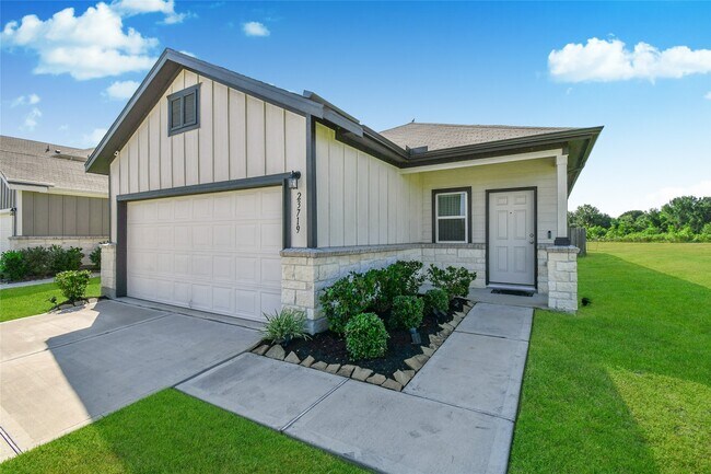 Building Photo - 23719 Cranberry Grader Ln