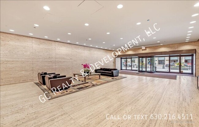 Building Photo - 175 E Delaware Pl