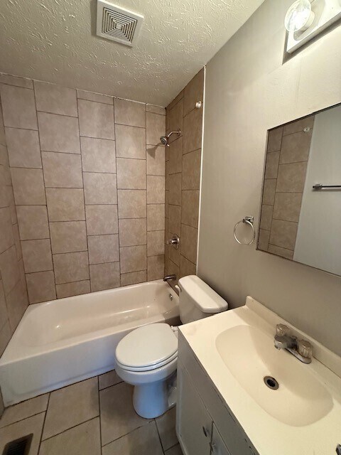 Building Photo - 3156 Eagledale Dr