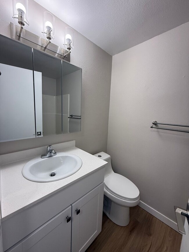 Building Photo - NOW SHOWING - RENOVATED Townhome Style Apartment In Raleigh Hills - See Listing for DETAILS and S...