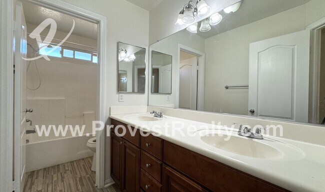 Building Photo - 4 Bed, 2.5 Bath Adelanto Home!!