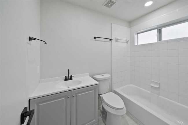 Building Photo - 5203 Panay Park Dr