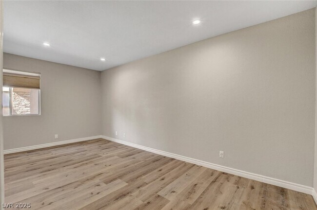 Building Photo - 5240 Indian River Dr