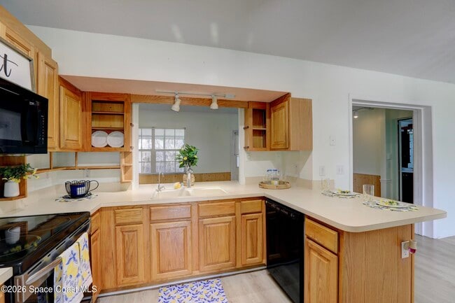 Building Photo - 243 Dickens Ave