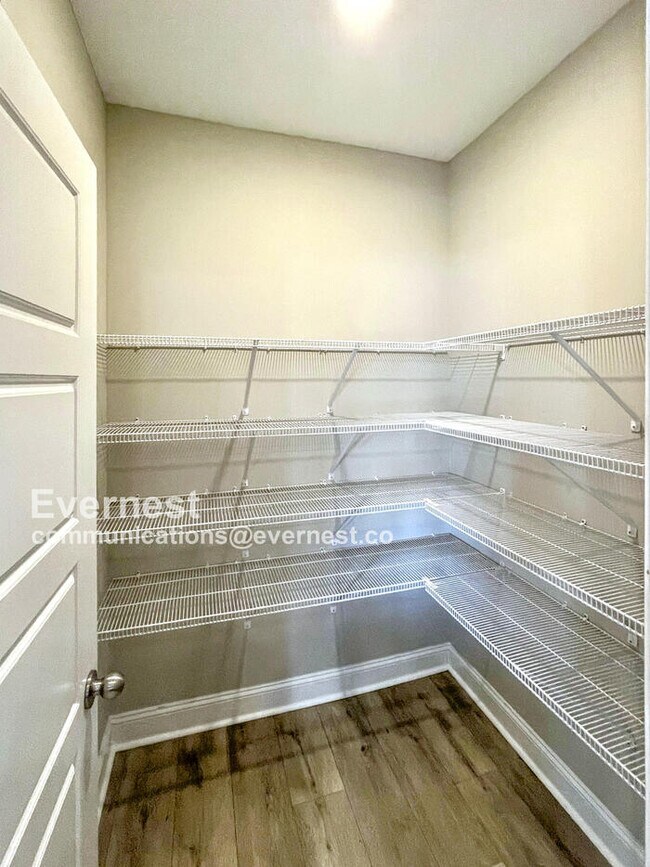 Building Photo - 809 Marksman Ct
