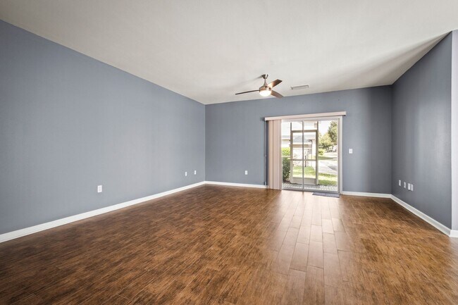 Building Photo - End unit townhome in The Cottages at Oakleaf Plantation
