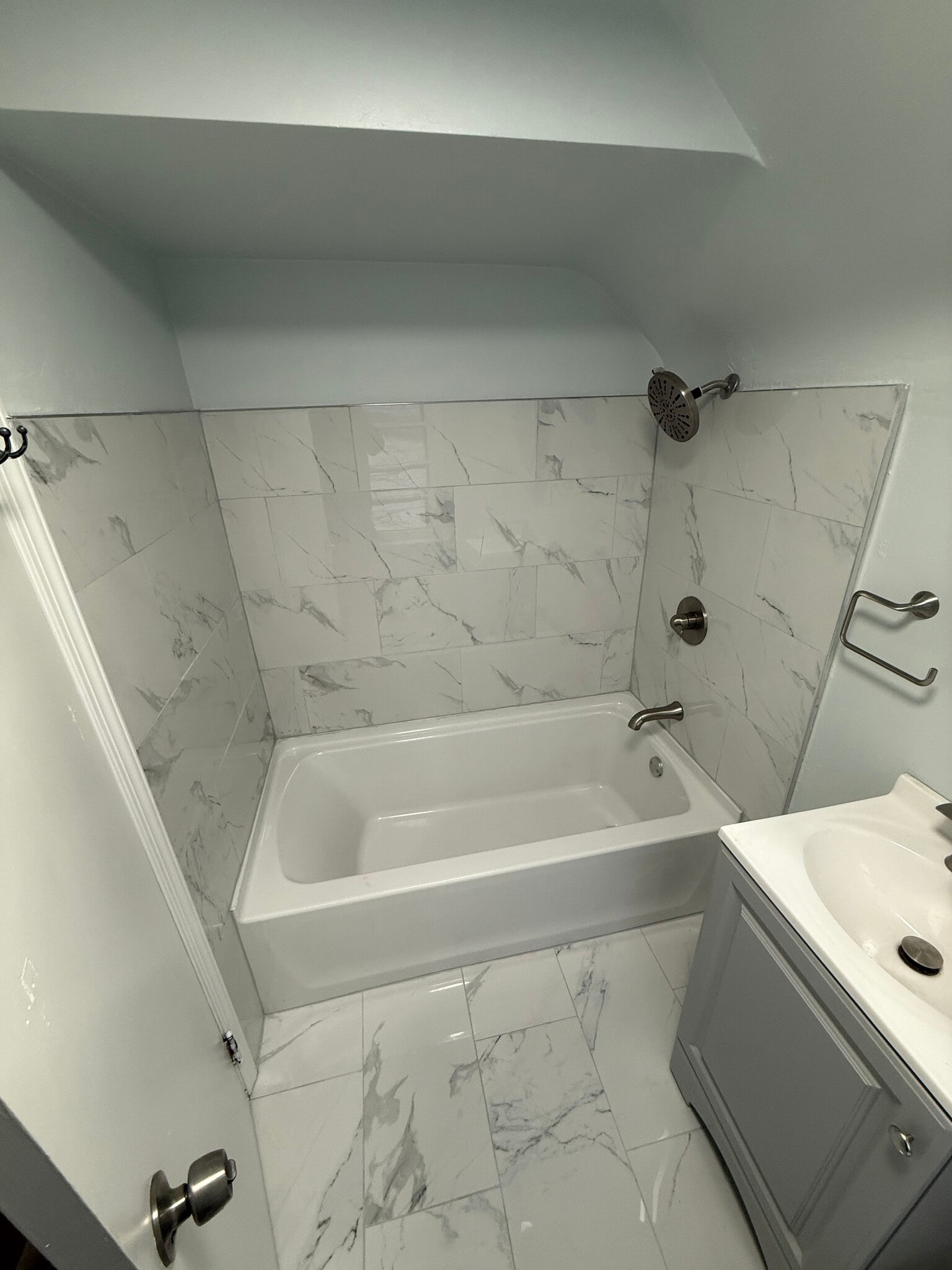 full bath upstairs - 4185 Eastway Rd