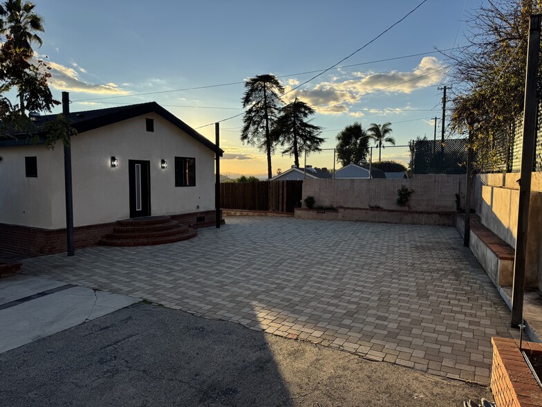 Building Photo - 9859 Foothill Blvd