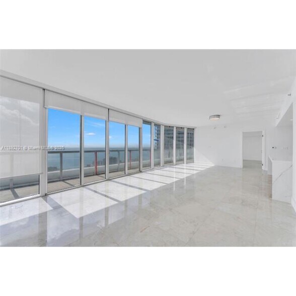 Primary Photo - 465 Brickell Ave