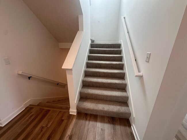 Building Photo - Home For Rent Papillion