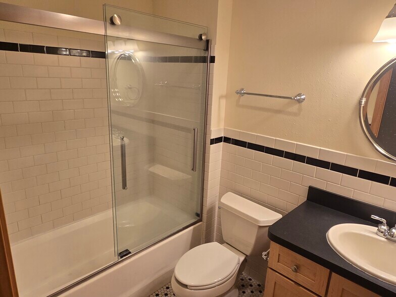 Master bath. - 43 S Huron St