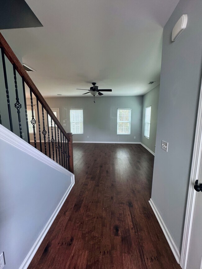 Building Photo - 1545 Oldenburg Dr