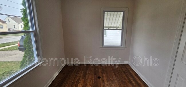 Building Photo - 360 E 326th St