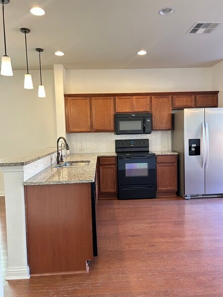 Building Photo - 10109 Aly May Dr