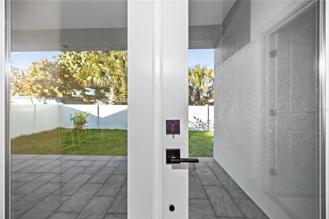 Building Photo - 2727 W Chestnut St