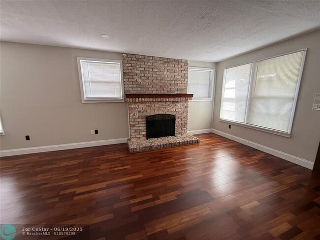 Building Photo - 5025 SW 64th Ave