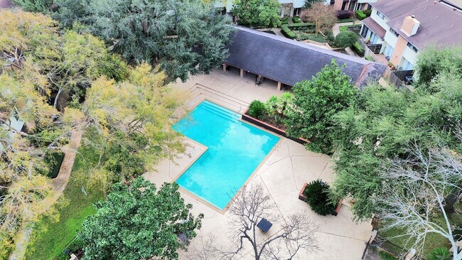 Building Photo - 2588 Bering Dr