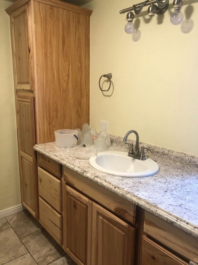 Building Photo - 2 BR Walkout Basement Apartment in Victor, ID