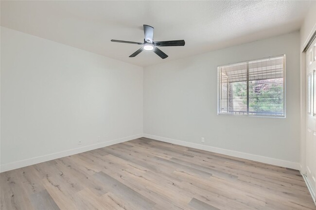 Building Photo - QUALITY DESIGNER Remodeled Condo in a Guar...