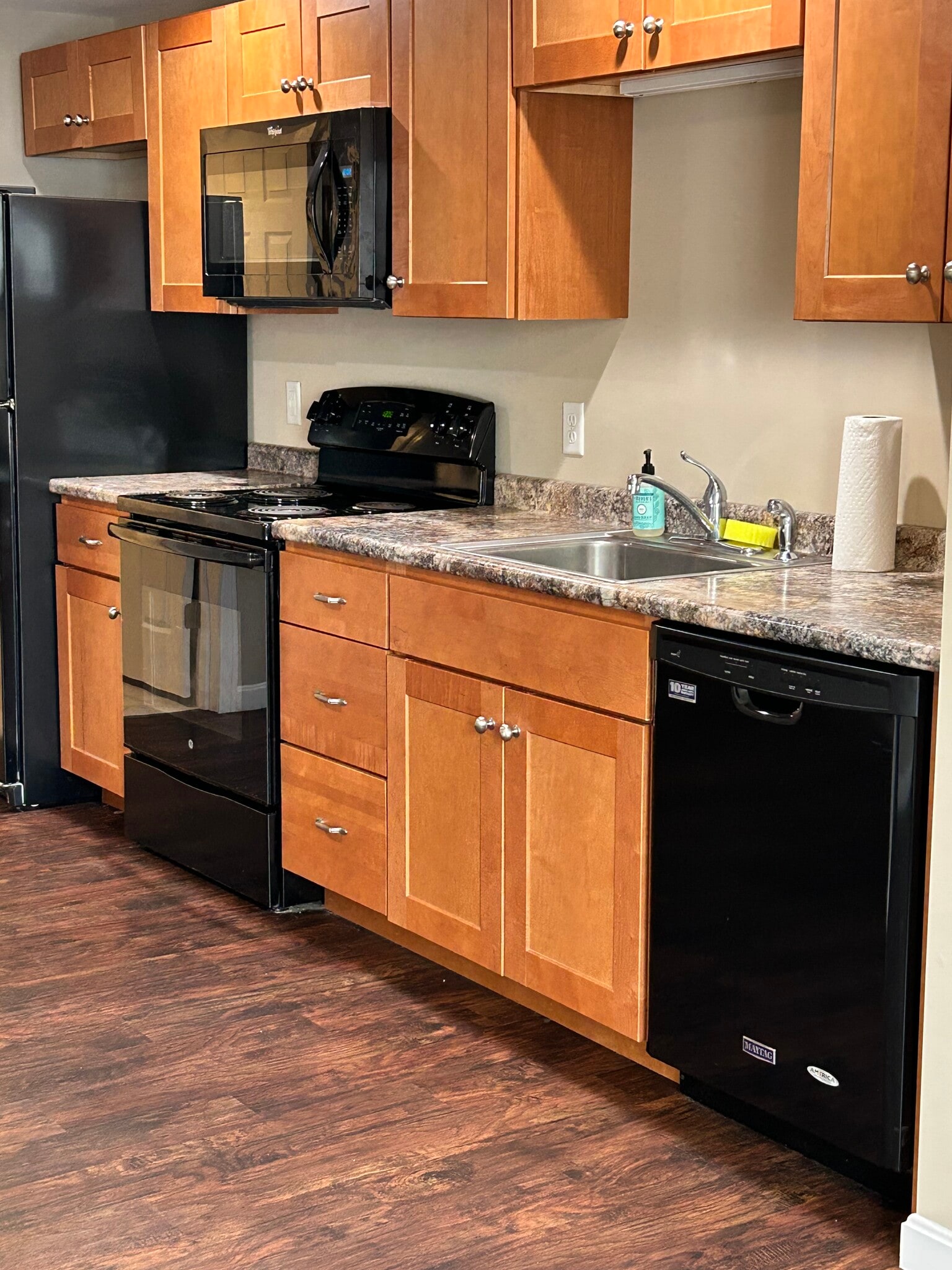 Building Photo - 9 Main St