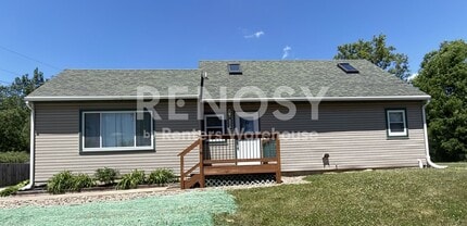 Building Photo - Availablae July 1st 4 Bedroom 2 Bath Single Family Home in Rochester