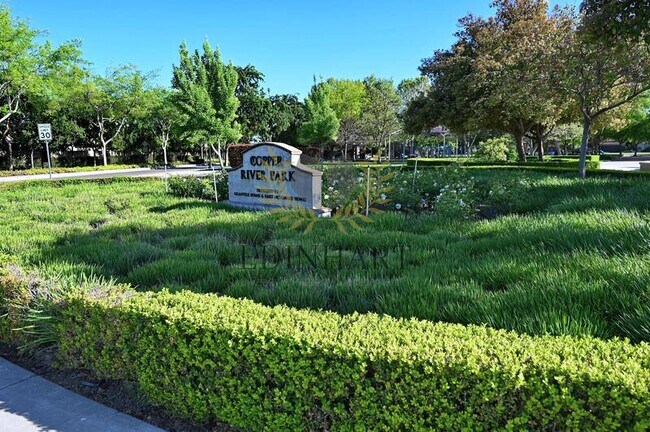 Building Photo - 1439 E Via Albero Dr