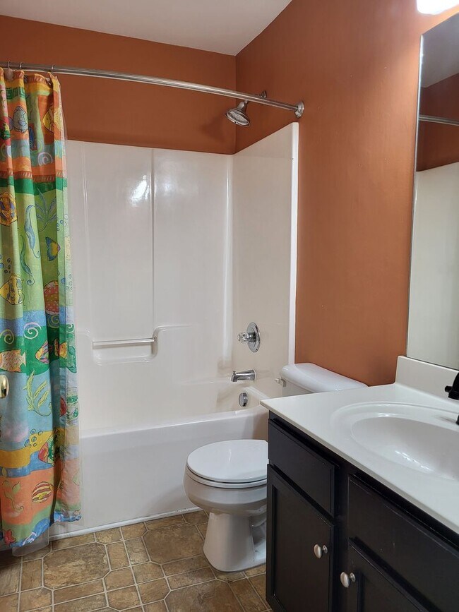 Building Photo - 3 bedroom townhouse in Waterside Crossing