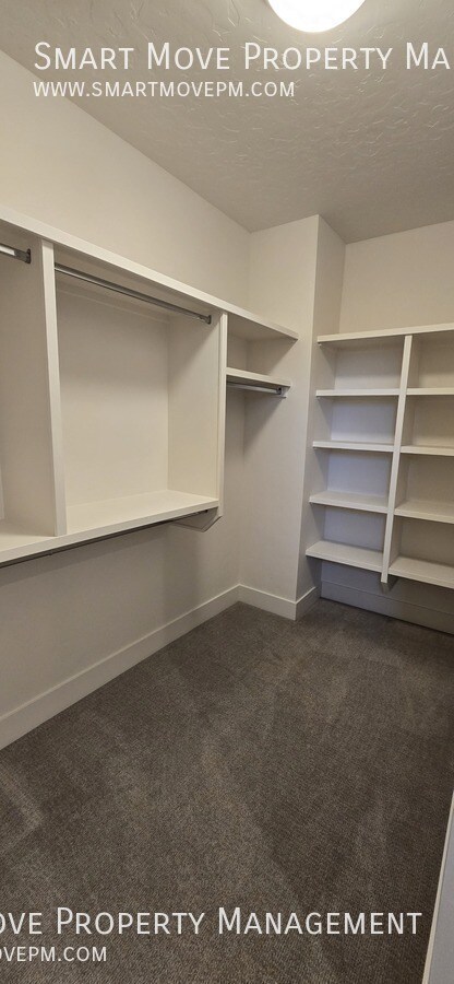 Building Photo - 3213 S Shadywood Way