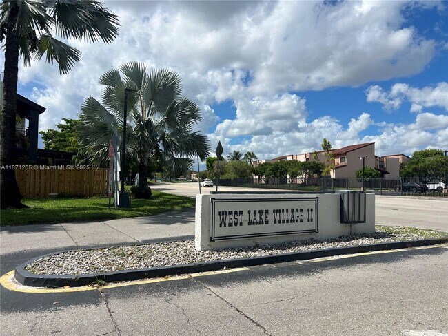 Building Photo - 480 W Park Dr