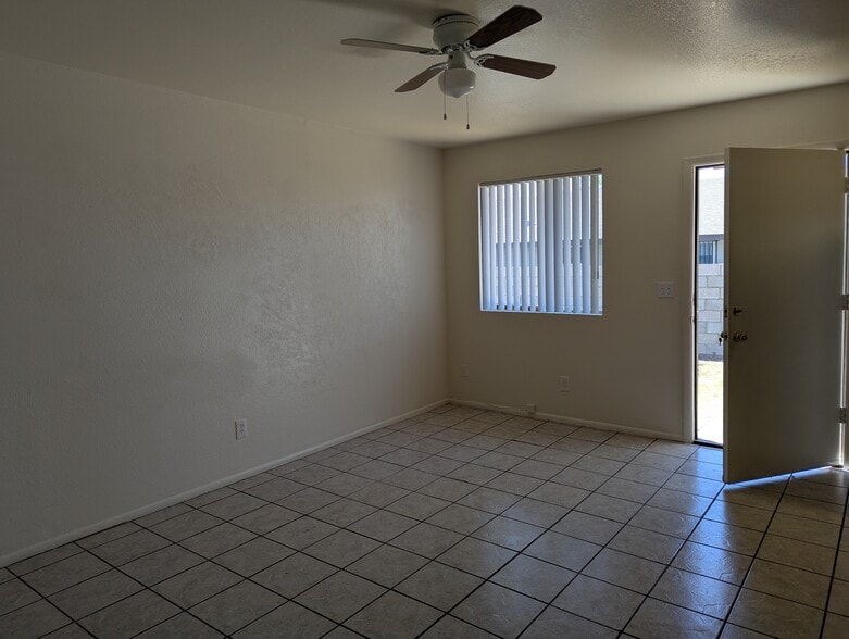 Building Photo - 343 N 93rd St