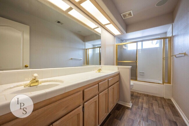 Building Photo - Fresno NorthEast Home, 3BR/2BA, Built 1989 – Across the street from Maple Creek Elementary!
