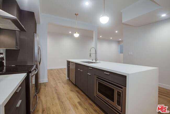 Building Photo - 12320 Montana Ave