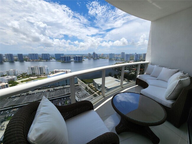 Building Photo - 18201 Collins Ave