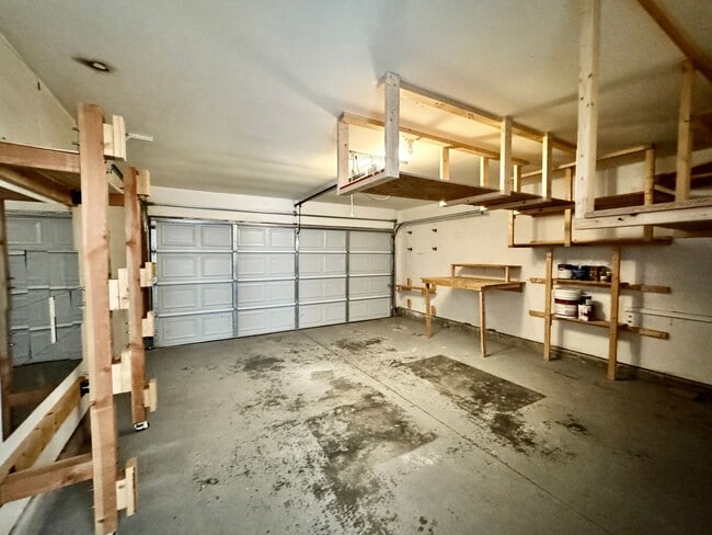 Building Photo - Available 08-08-25 in Cedar Crossing! A Pe...
