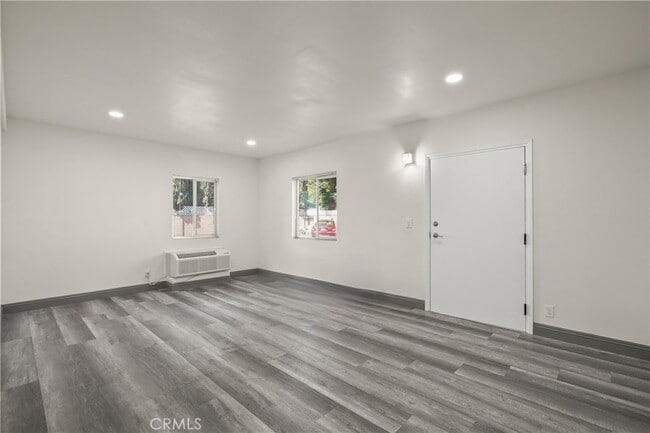 Building Photo - 14335 Hamlin St