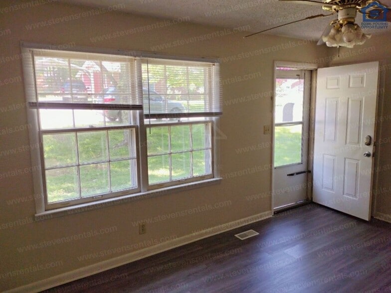 Building Photo - 174 Long Meadow Dr