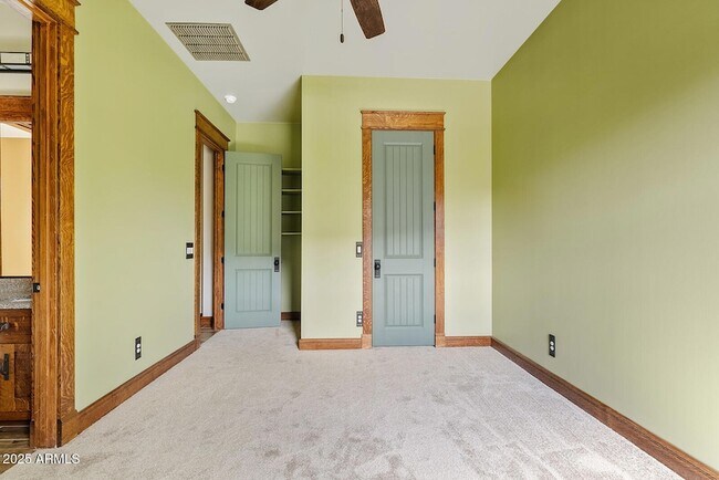 Building Photo - 3123 E Cat Balue Dr