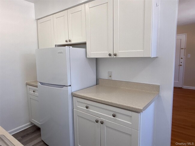 Building Photo - 25 Dolphin Green