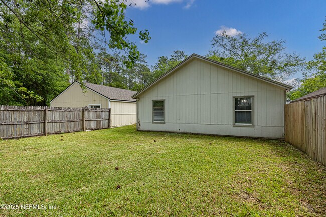 Building Photo - 1836 Manitoba Ct N