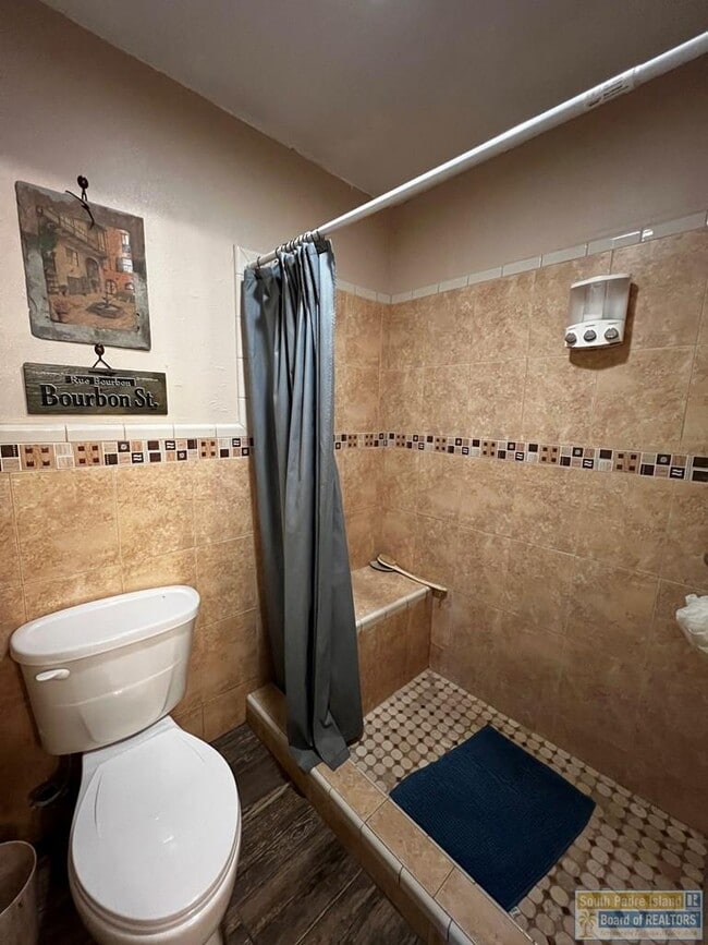 Building Photo - 603 Continental Dr